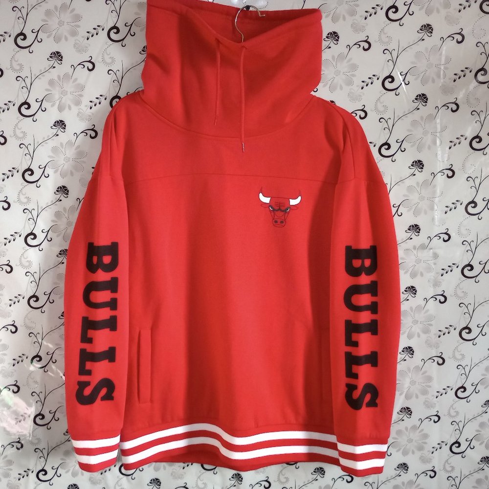 UltraGame NBA Chicago Bulls Pullover Hoodie Long Neck